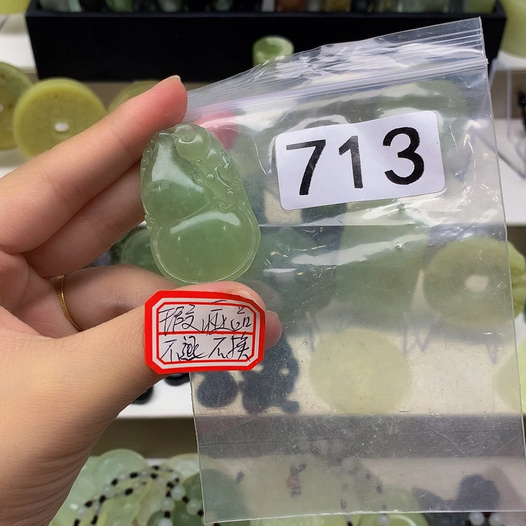 蛇纹石玉颈饰未镶嵌