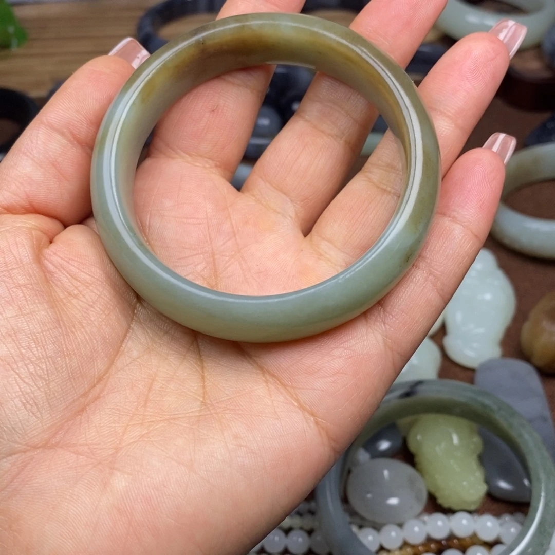 j***u和田玉未镶嵌颈饰