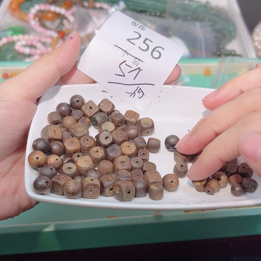 未镶嵌珠宝半成品水晶256 。