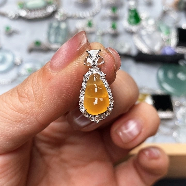 定制翡翠18K金镶嵌吊坠