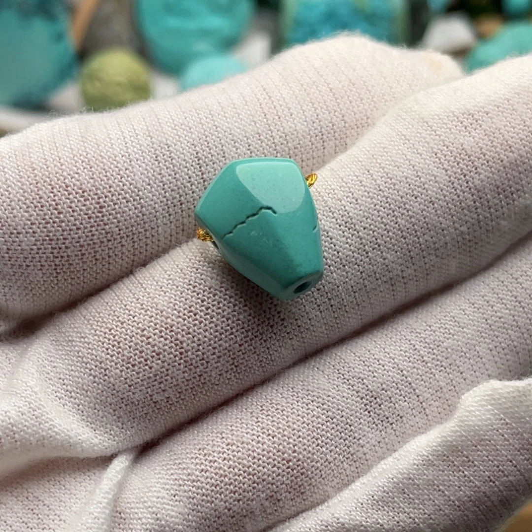 绿松石未镶嵌珠宝奇石高瓷绿鲨鱼背三通