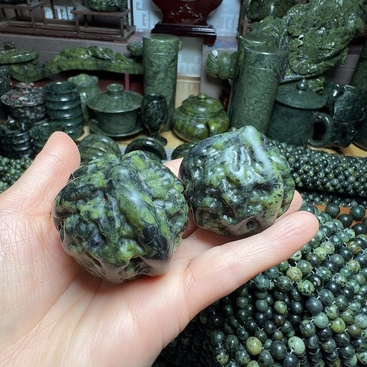 未镶嵌蛇纹石玉手玩核桃