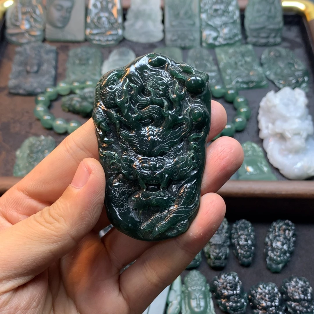 翡翠未镶嵌颈饰龙牌