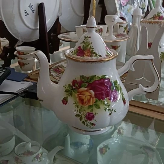 骨质瓷玫瑰手工拍金1200毫升茶壶