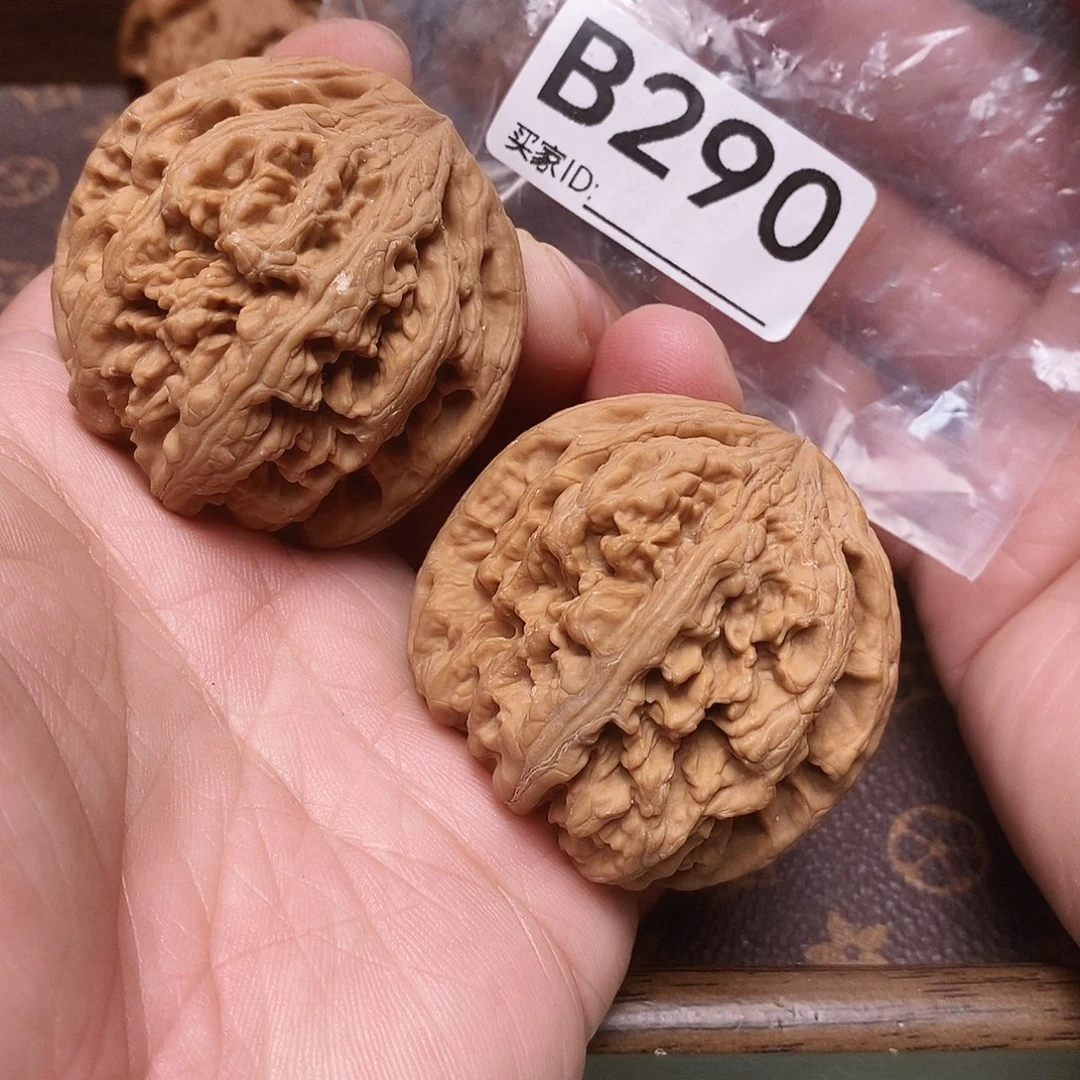 文玩核桃把件粗筋46尺。