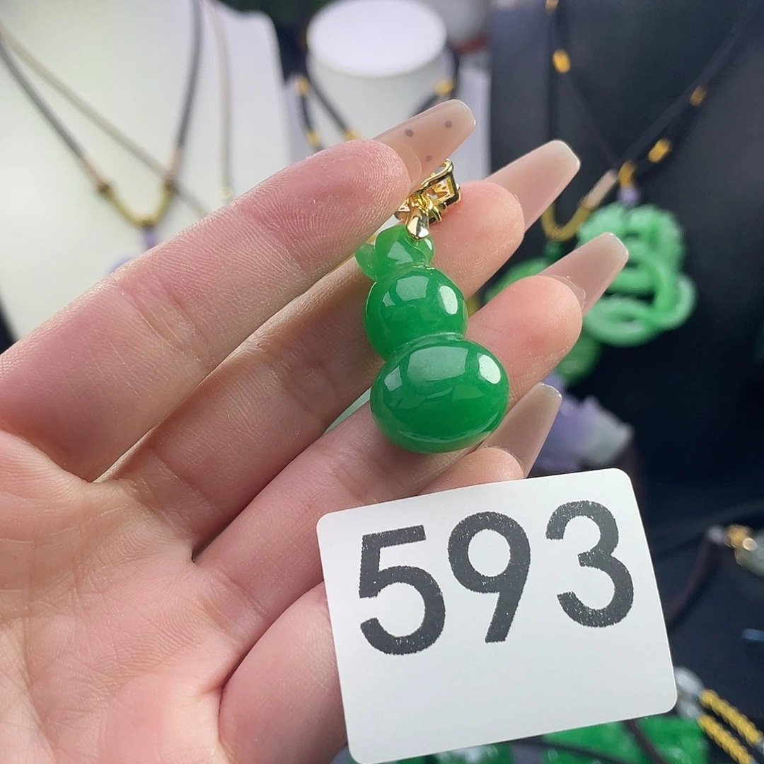 翡翠未镶嵌吊坠(赠链)