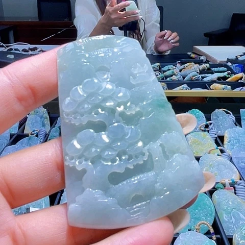 颈饰未镶嵌翡翠一个