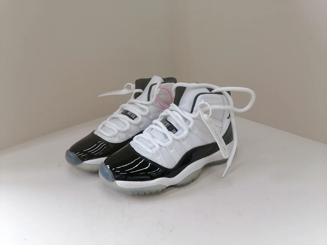 nike aj11 黑白 康扣 经典配色板鞋 36码 全新原盒