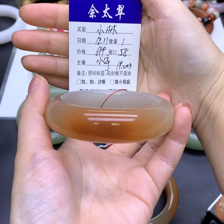 未镶嵌手镯石英质玉?****