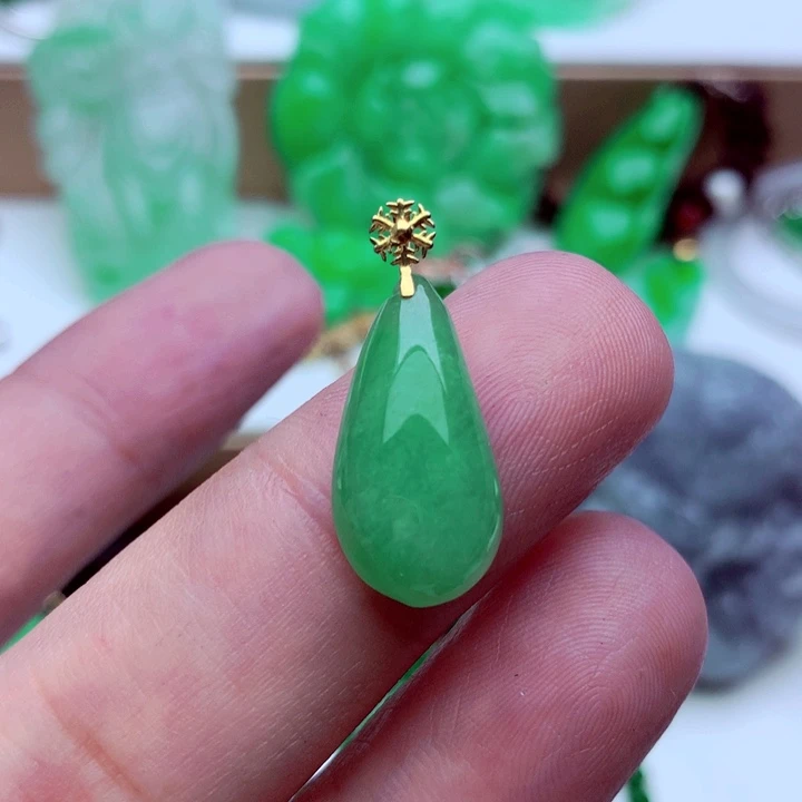 吊坠(不含链)未镶嵌翡翠