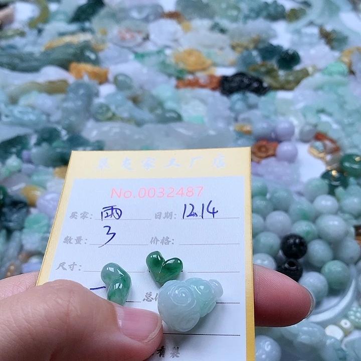 雨***想翡翠未镶嵌颈饰111