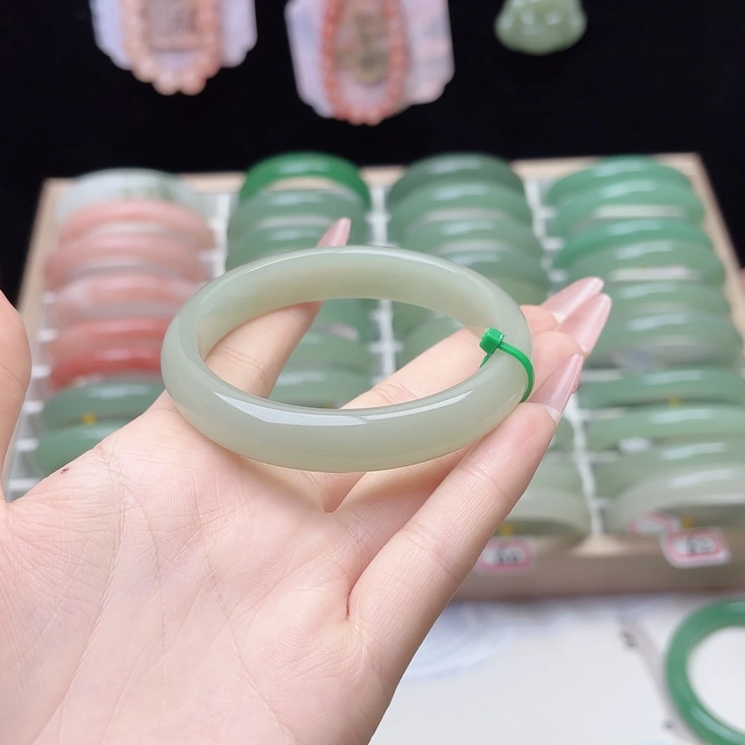 石英质玉未镶嵌手镯60