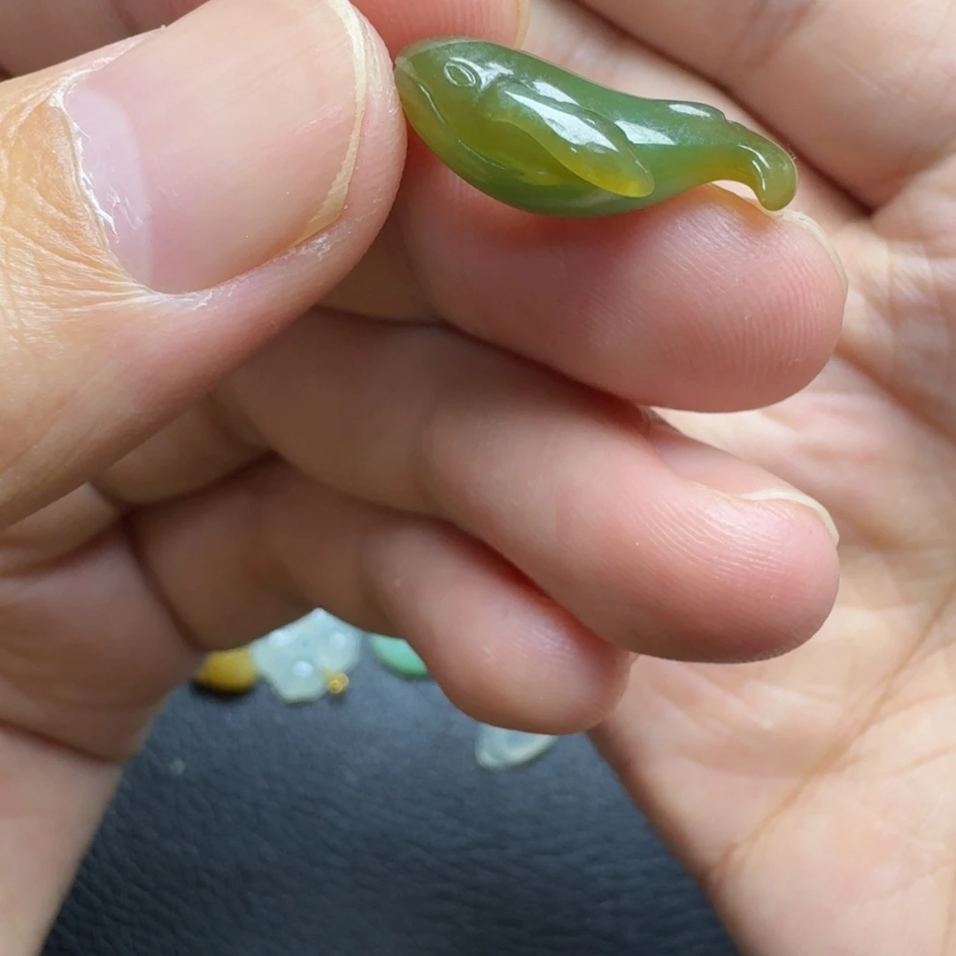 翡翠未镶嵌颈饰蓝鲸