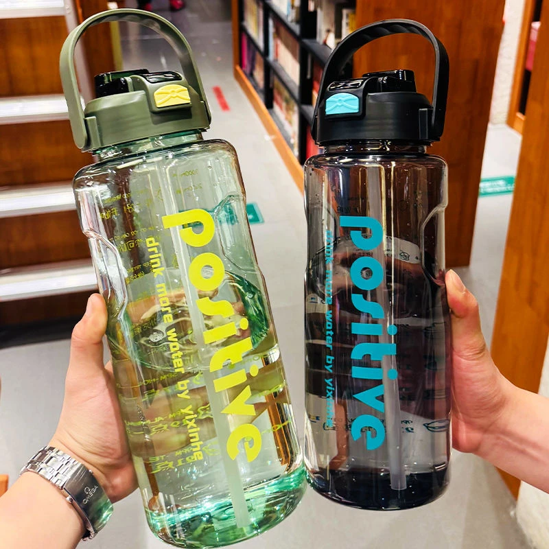 夏季新款食品级超大容量双饮口带吸管塑料水杯加厚耐高温男女运动