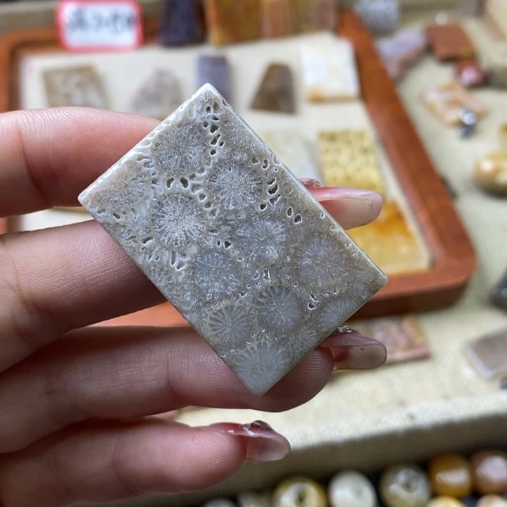 石英岩玉合金颈饰
