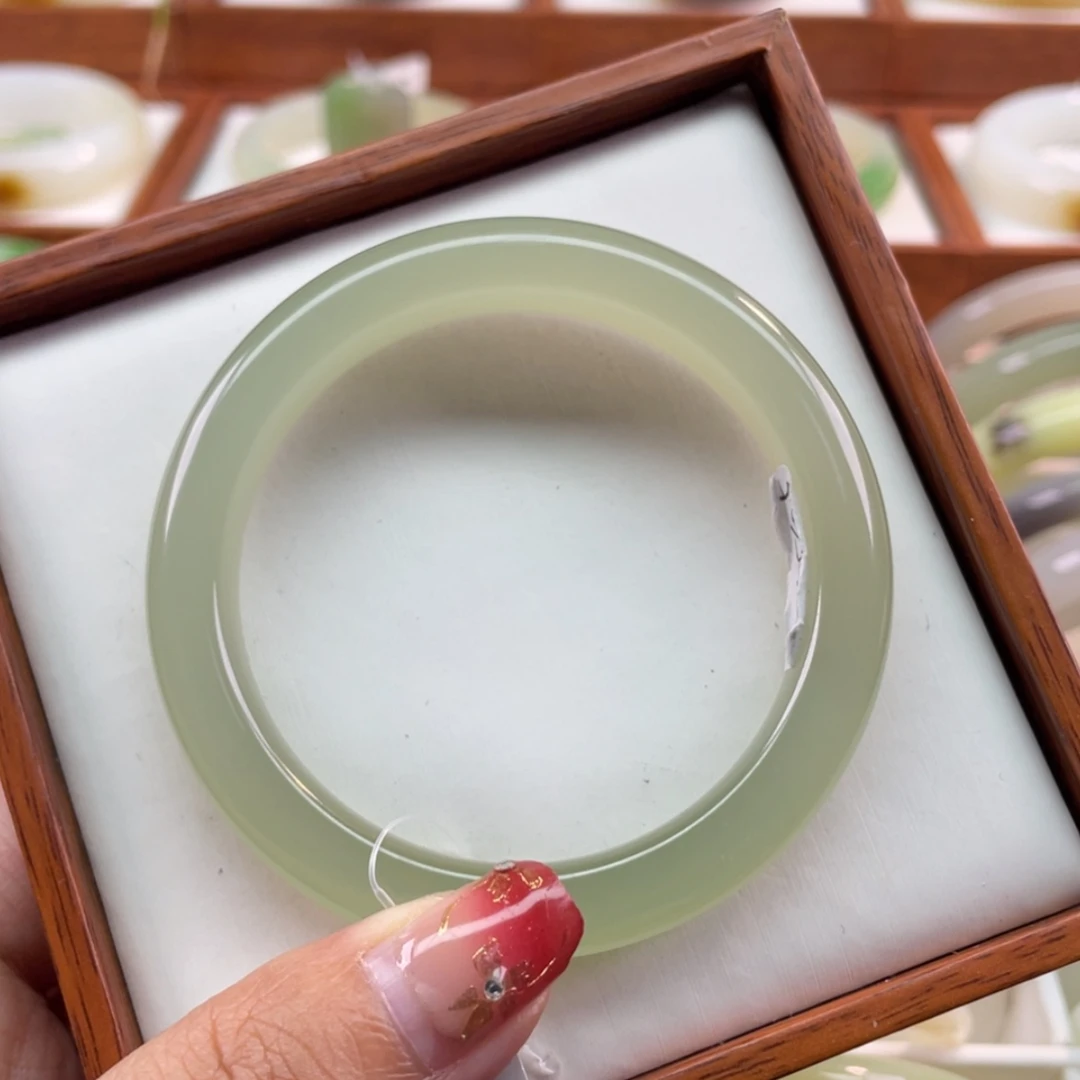 【闪购商品】和田玉手镯未镶嵌55