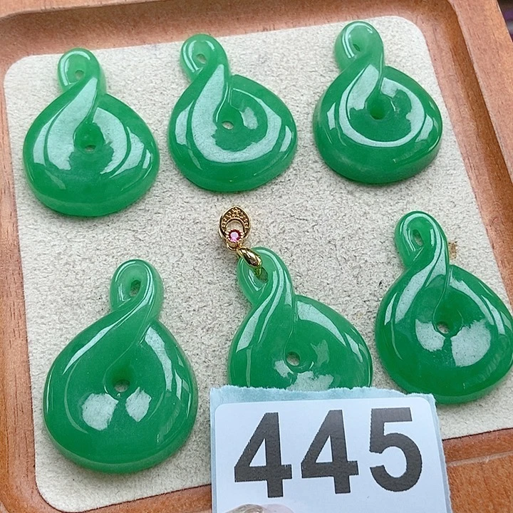 翡翠颈饰未镶嵌吊坠