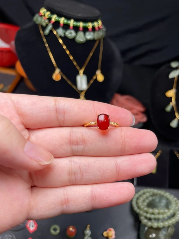 天然血珀鸽子蛋（戒指）