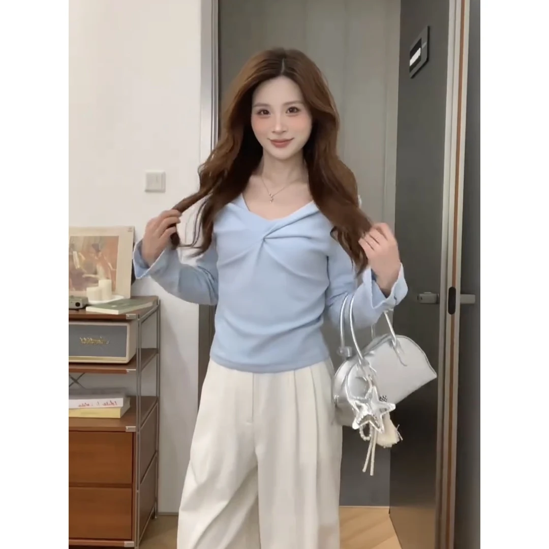 baby蓝色温柔风扭结v领长袖t恤女秋季单穿巨好看漂亮正肩打底上衣
