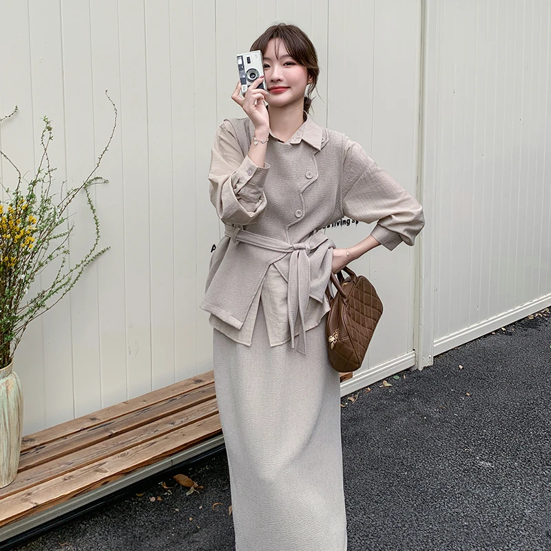 卡其色韩系休闲温柔风套装女2025年春秋新款马甲衬衫半身裙三件套