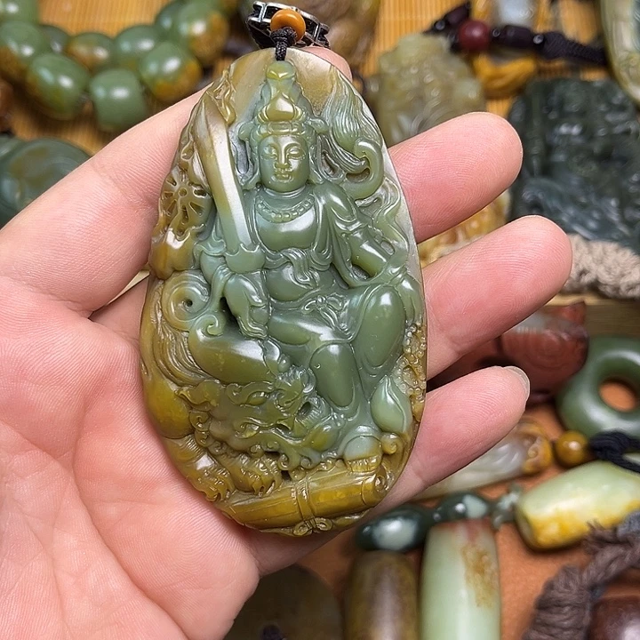 透闪石质玉未镶嵌颈饰