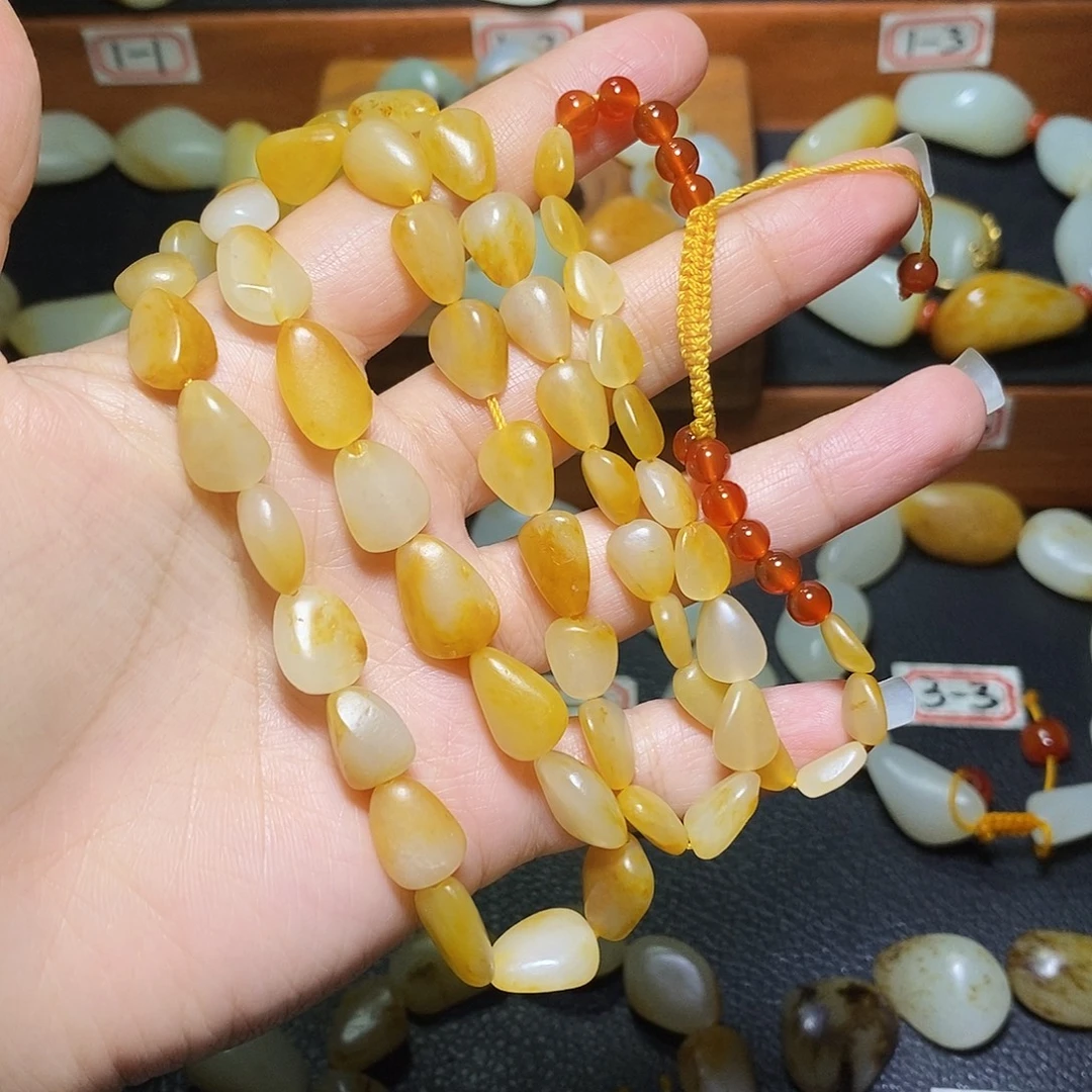 一***人和田玉未镶嵌手链