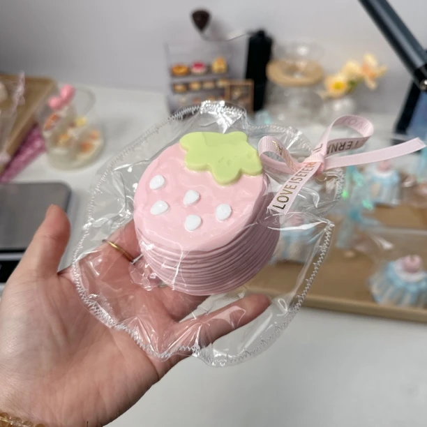 【默认微瑕】大草莓千层捏捏乐解压纯手工硅胶制作no退no换