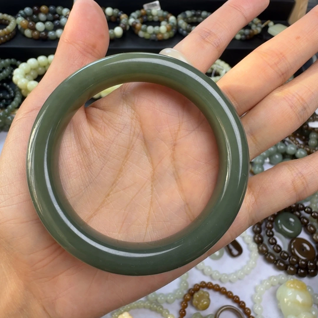 @***空和田玉未镶嵌手镯