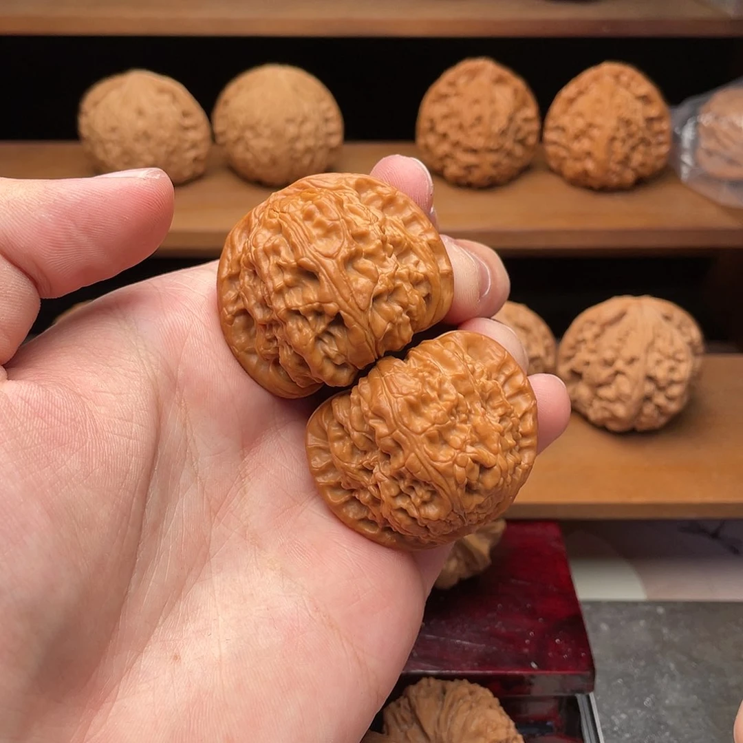 文玩核桃把件瞳****司42精配白狮子