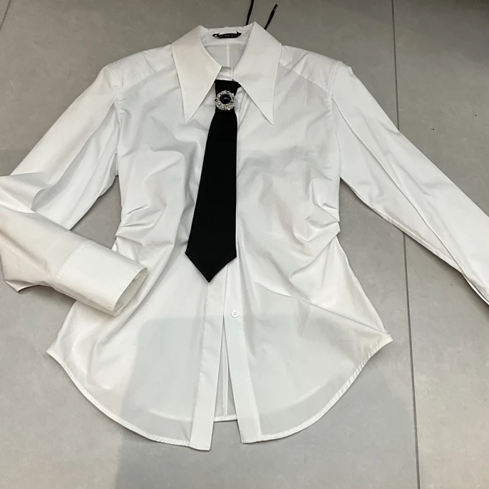 白色收腰配领带设计感小众通勤百搭衬衫秋冬新款