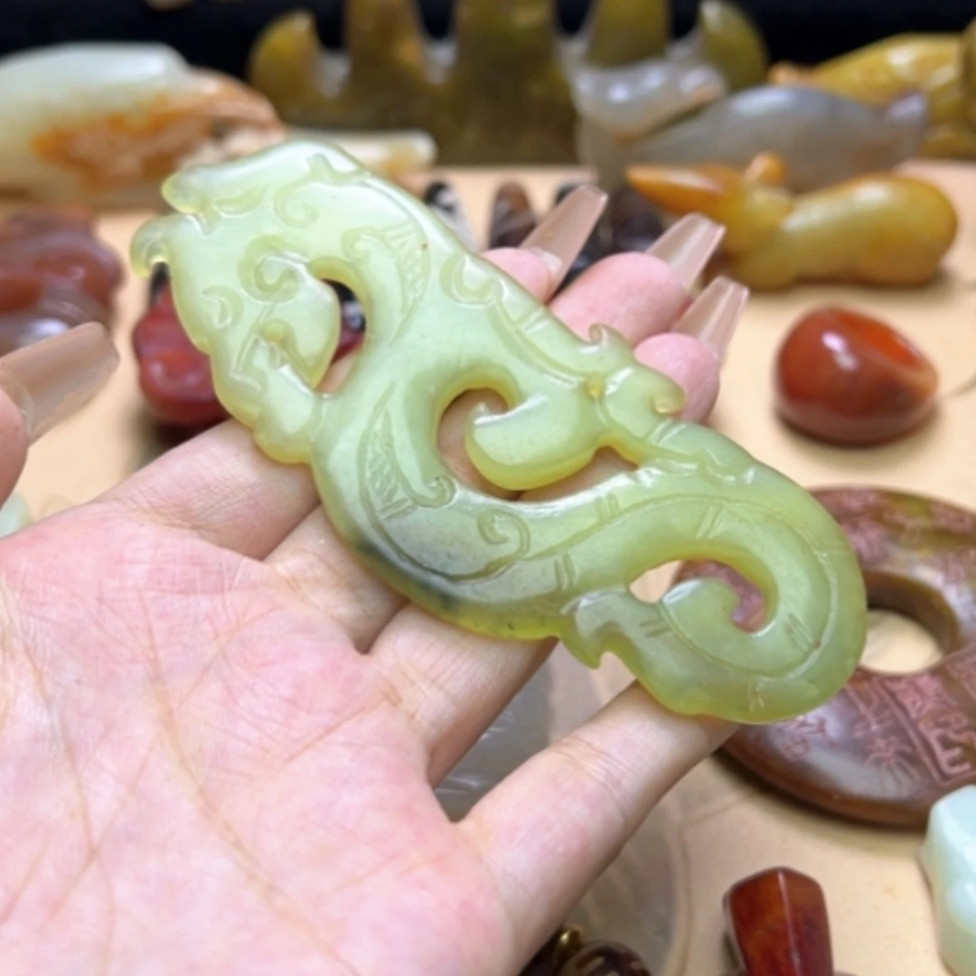 【闪购商品】蛇纹石玉足铂镶嵌颈饰
