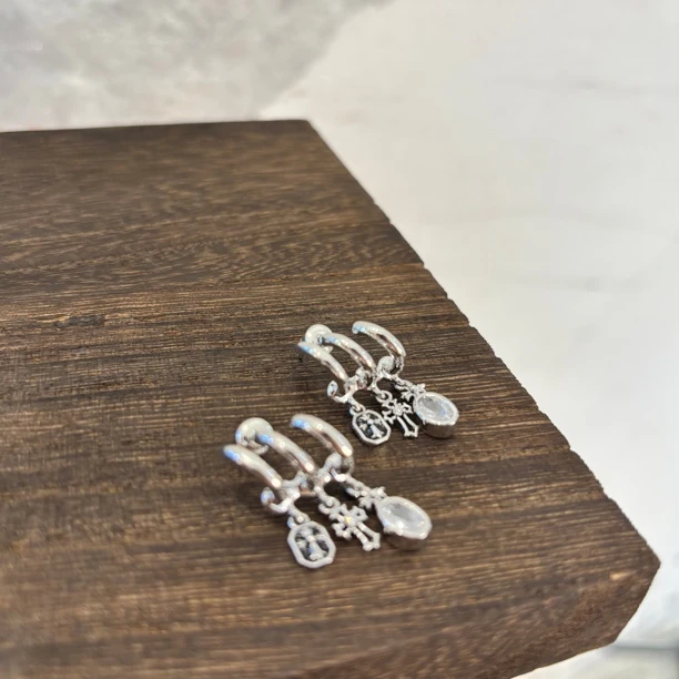 铜合金珐琅耳饰 黑色十字耳环EH2974