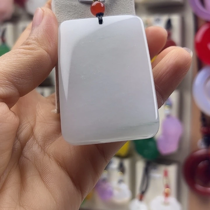 黄***娇石英质玉未镶嵌颈饰