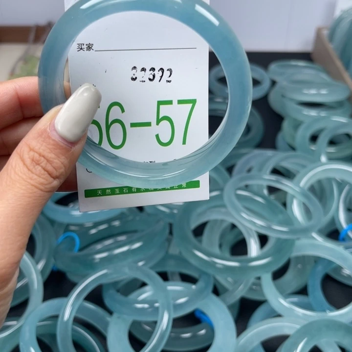 石英质玉（非洲翠）手镯未镶嵌