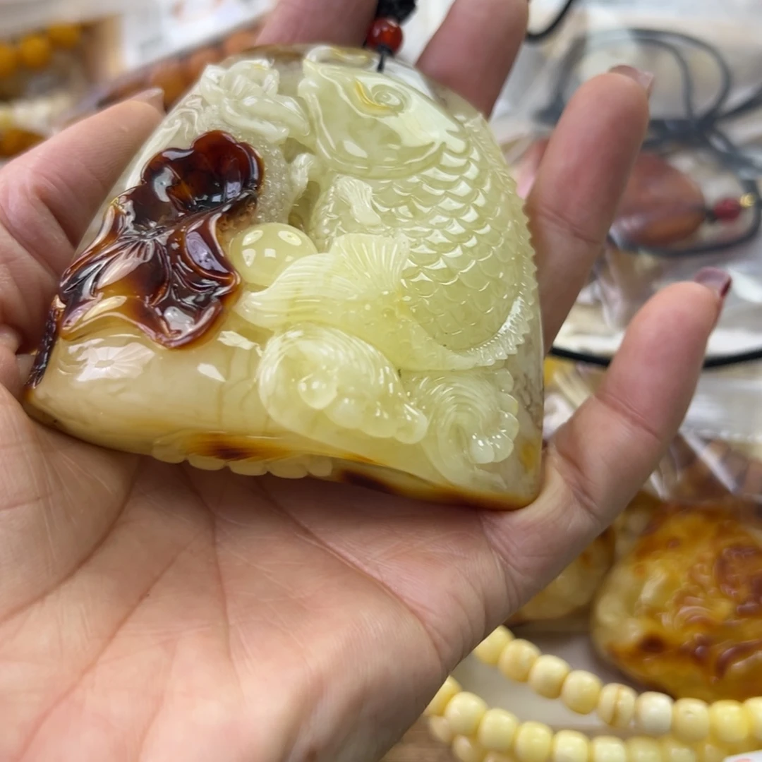 琥珀珠宝奇石未镶嵌