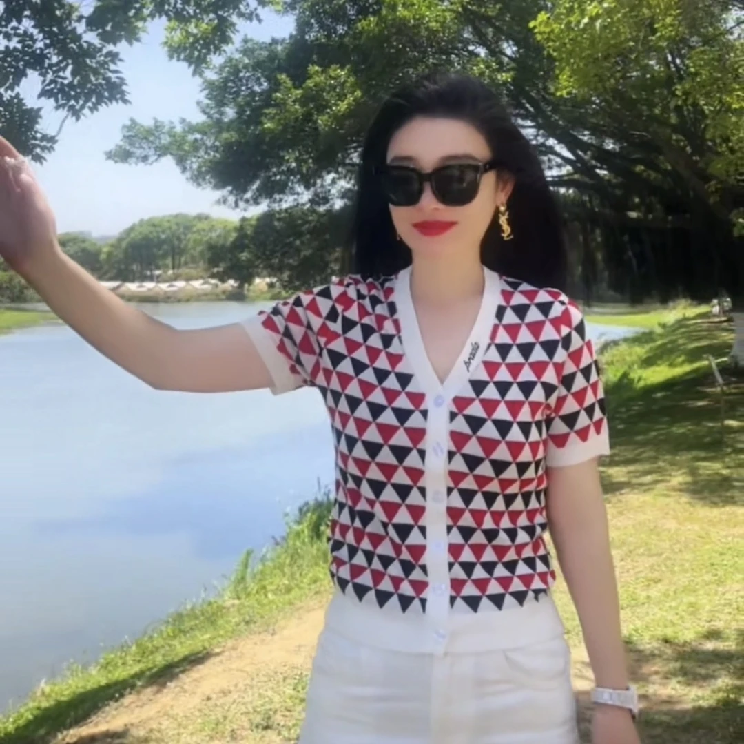 深圳南油倒三角格潮流夏季休闲时尚格子女上衣