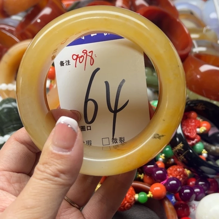 石英质玉手镯未镶嵌