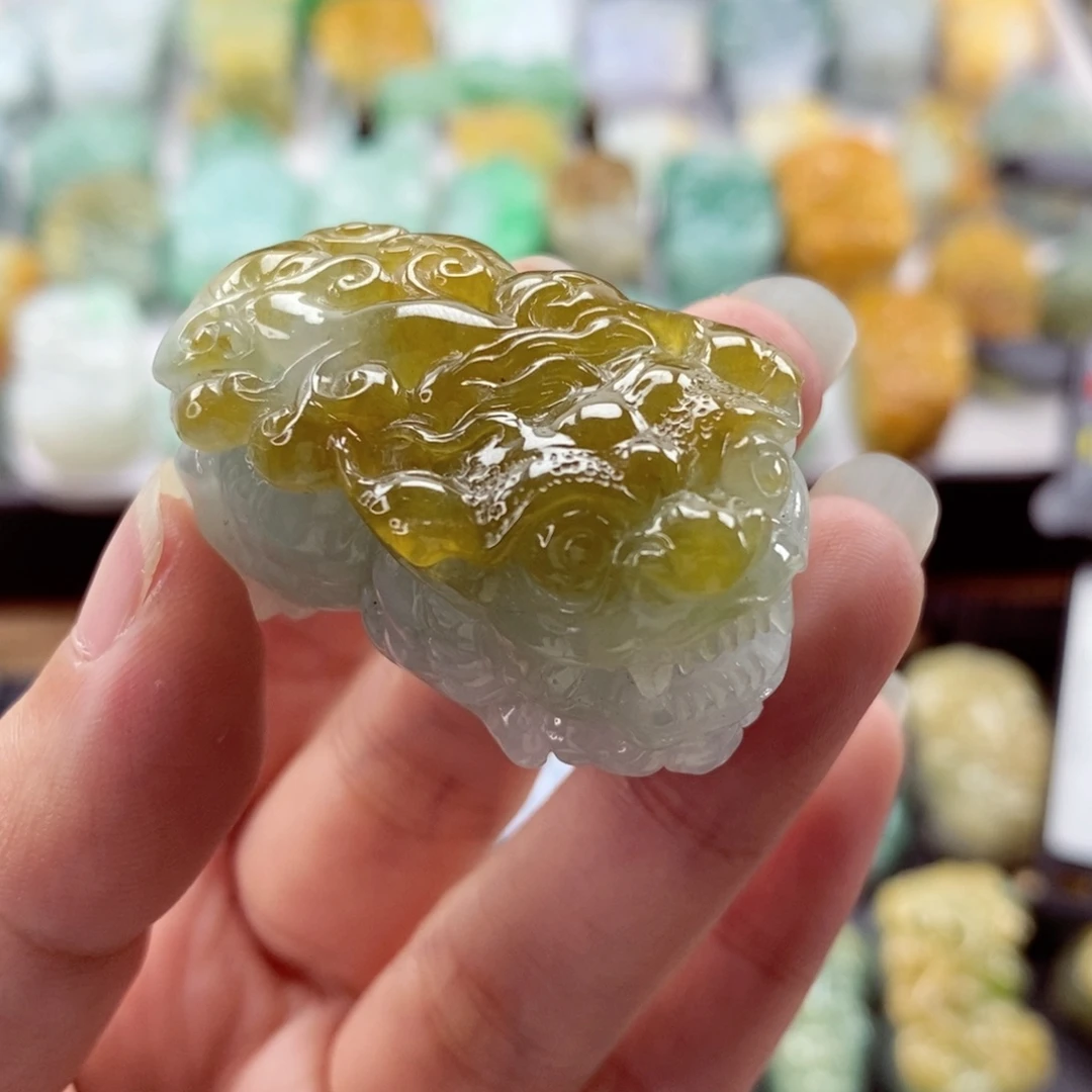 翡翠未镶嵌颈饰貔貅