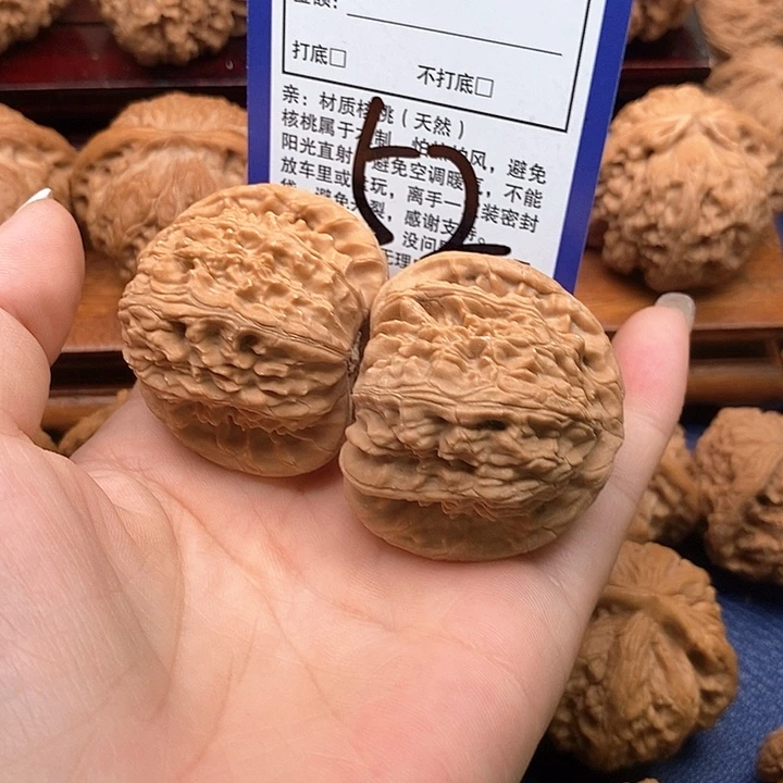吊坠桃核白狮子头42