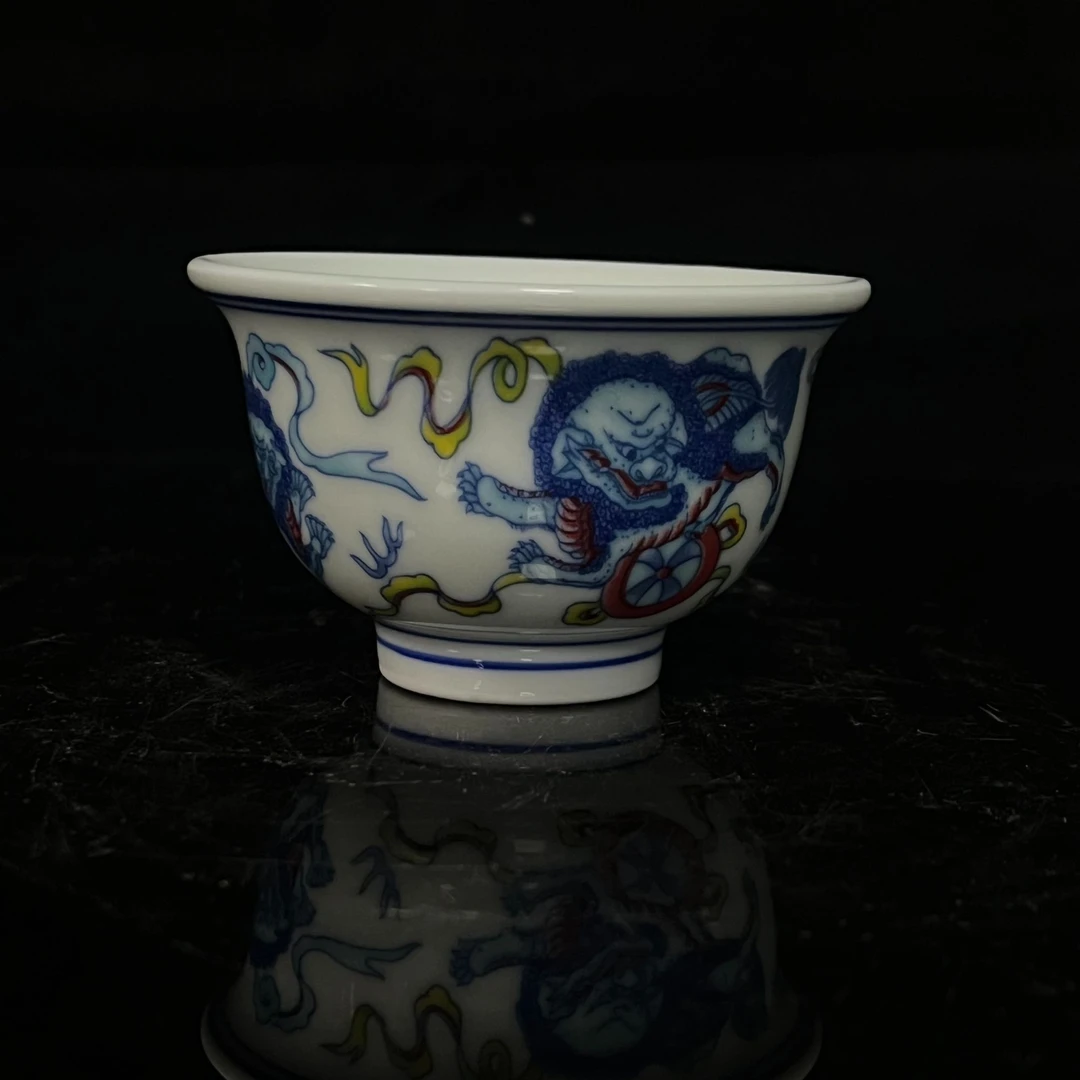 狮子滚绣球纹压手杯