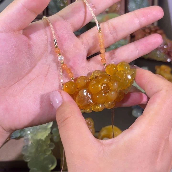 蛇纹石玉未镶嵌颈饰