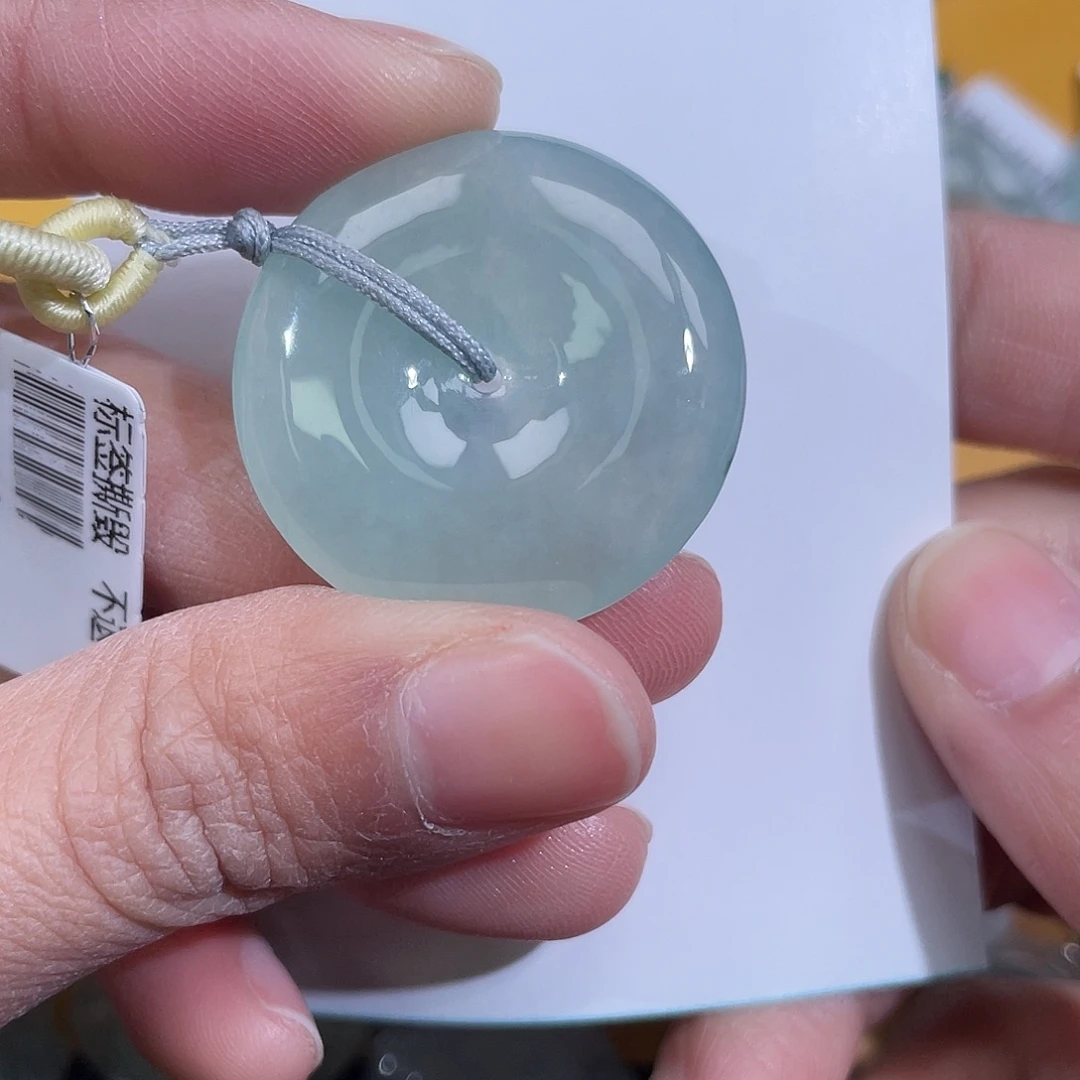 翡翠未镶嵌颈饰平安扣