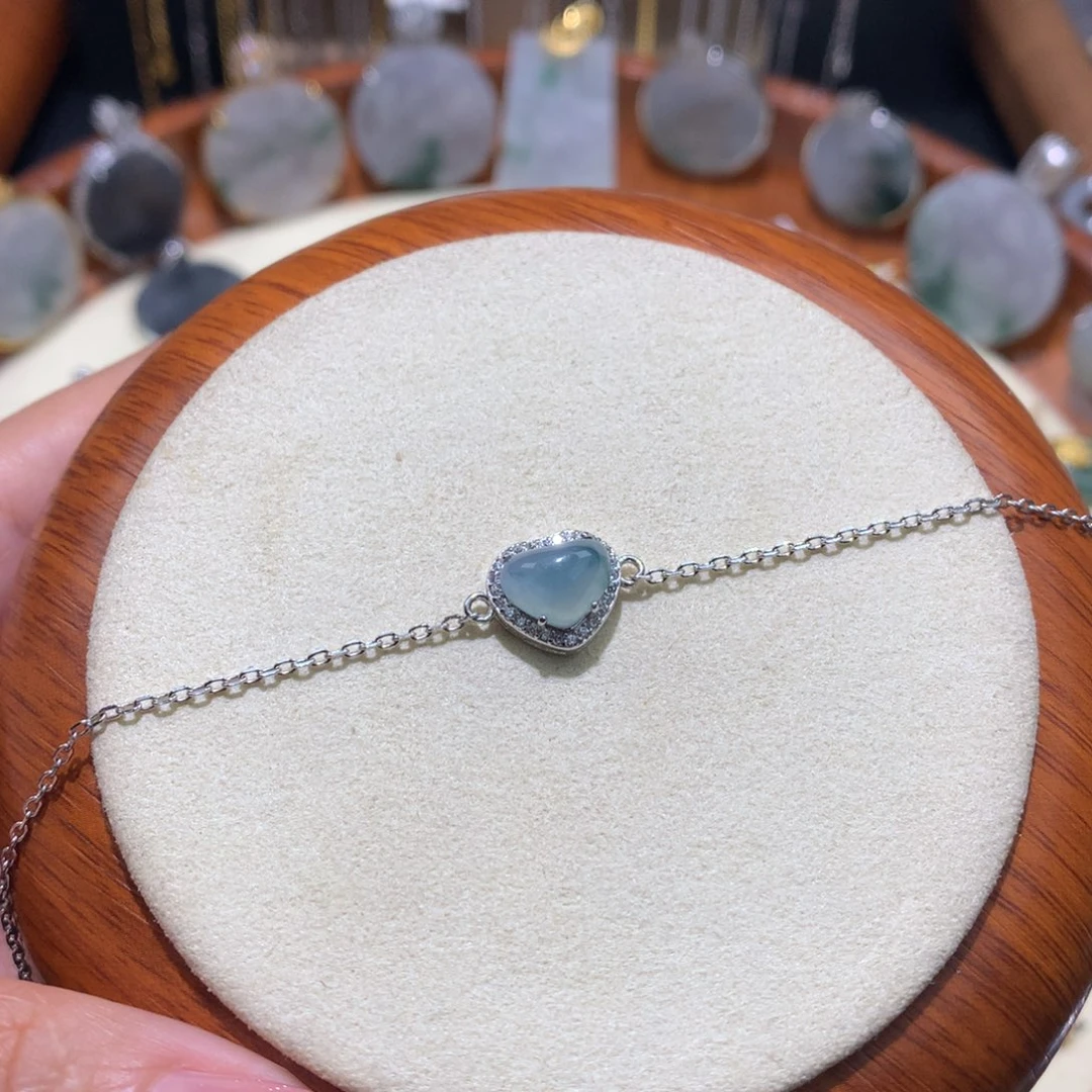 颈饰银S925镶嵌翡翠爱心手链