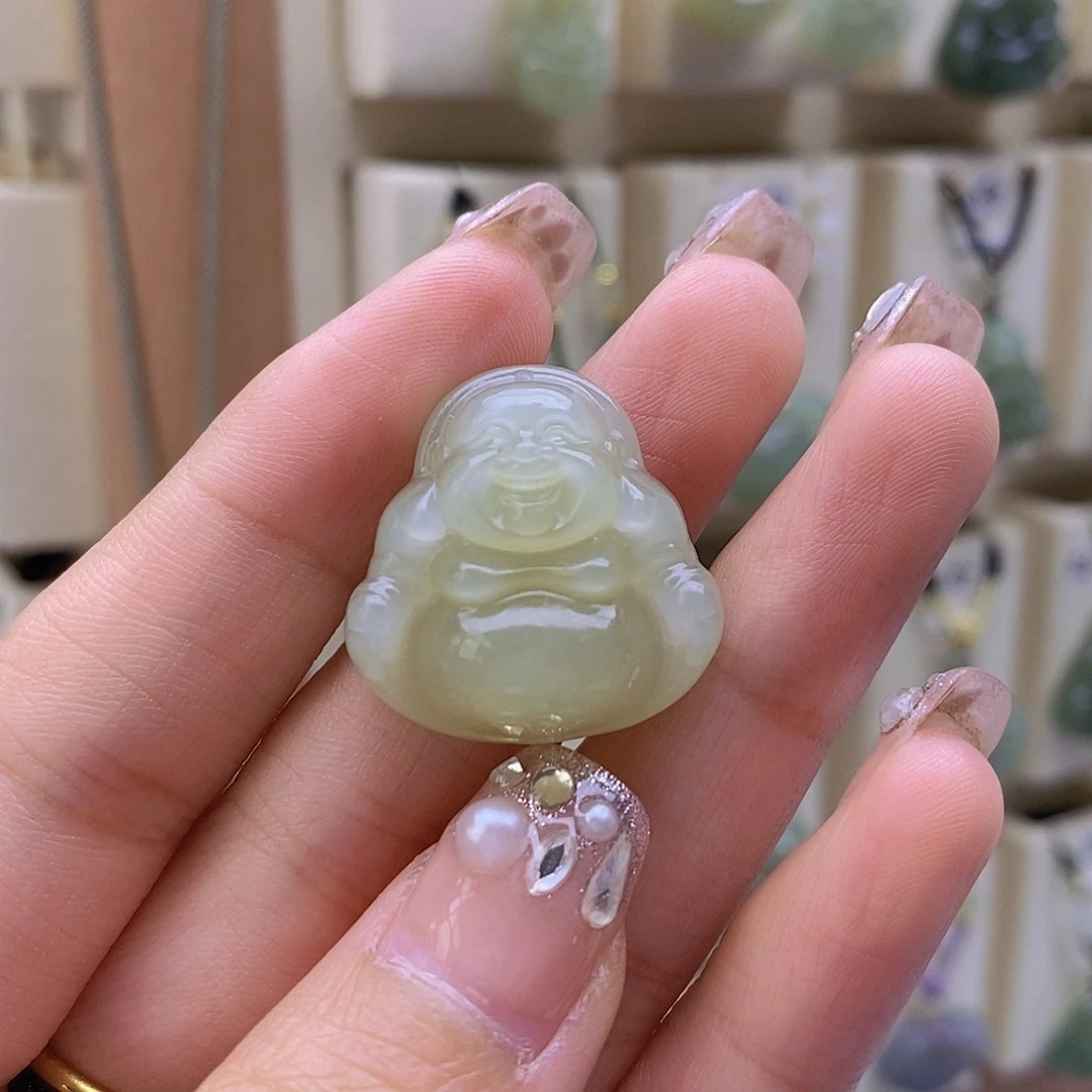 张***丽和田玉未镶嵌颈饰