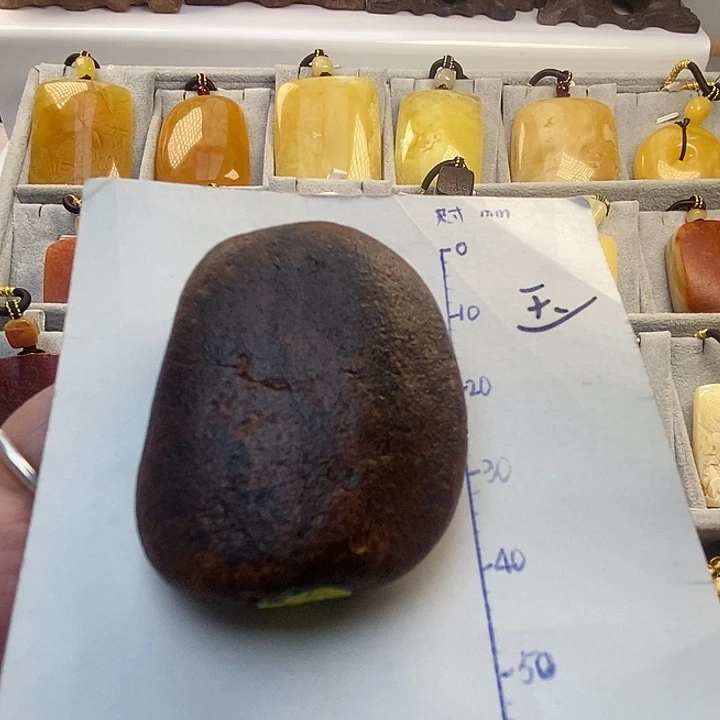 琥珀未镶嵌珠宝奇石