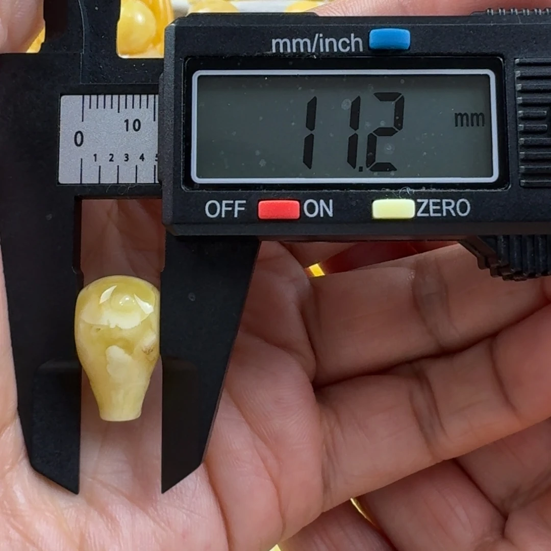 蜜蜡未镶嵌裸石18杂