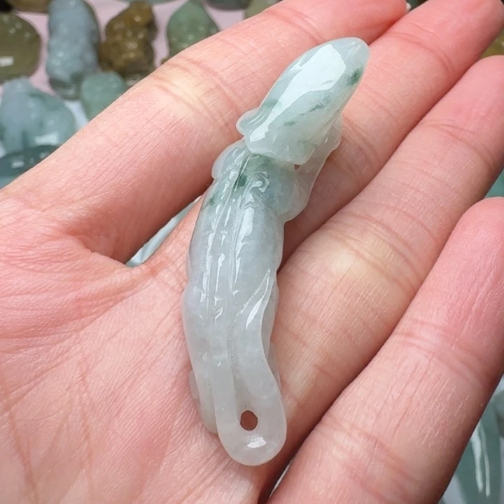 翡翠未镶嵌颈饰蜥蜴