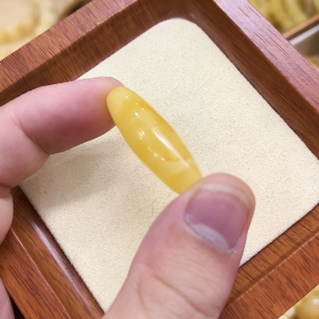 蜜蜡未镶嵌珠宝奇石