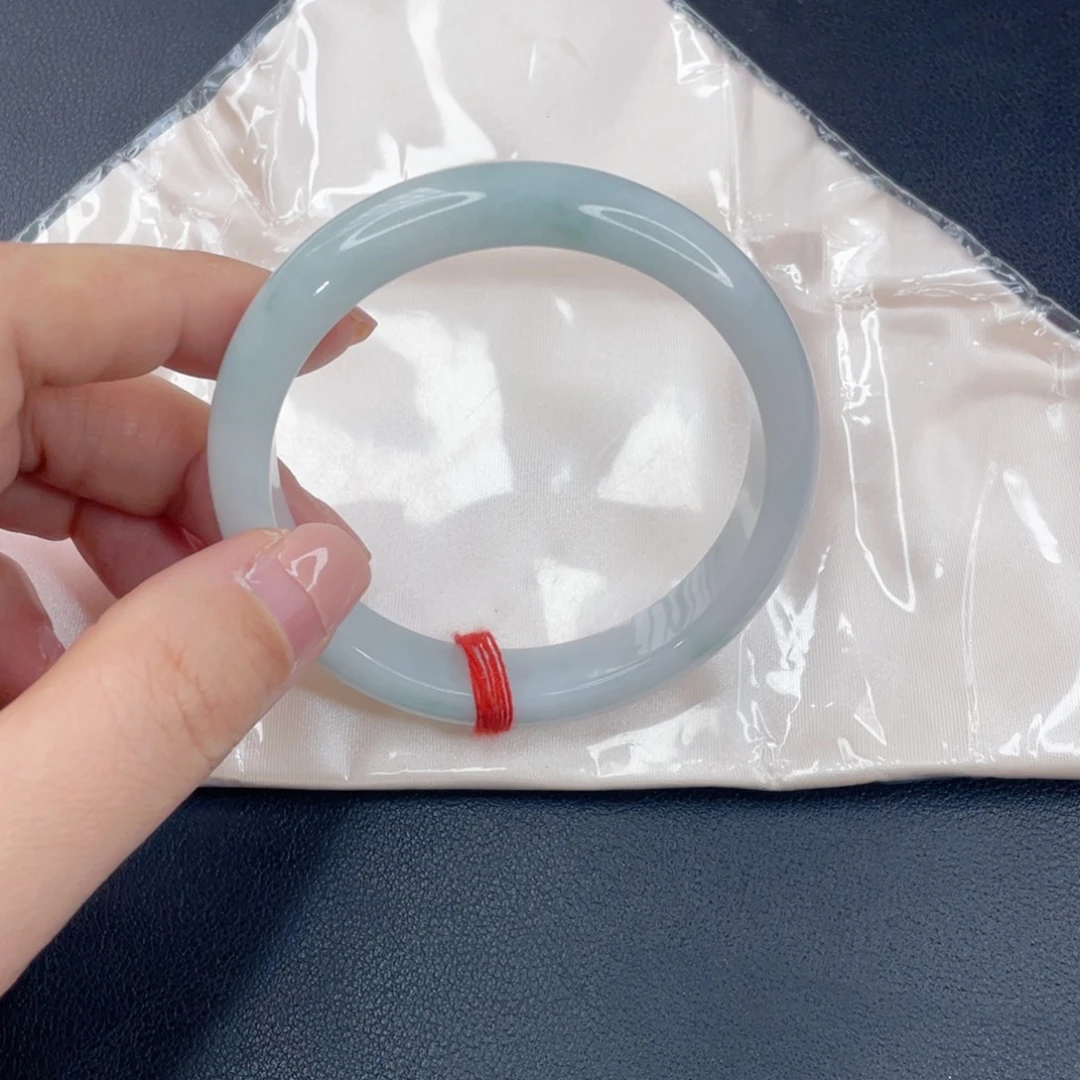 不***”翡翠未镶嵌手镯晴水绿手镯