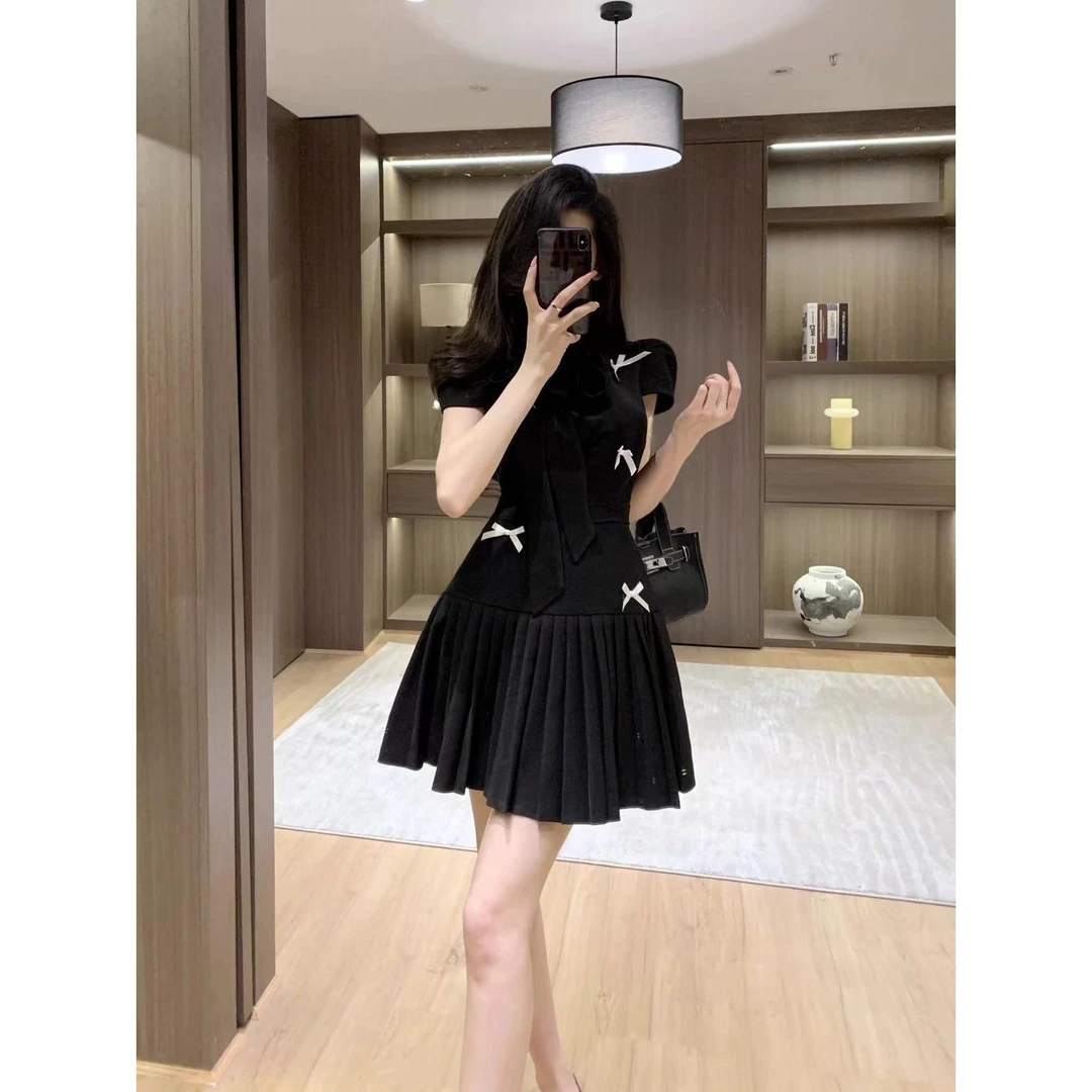 连衣裙女夏2025年独特漂亮法式减龄蝴蝶结显瘦百褶短裙